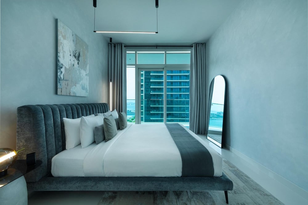Stylish 2BR apt in Emaar Beachfront w Stunning sea Views