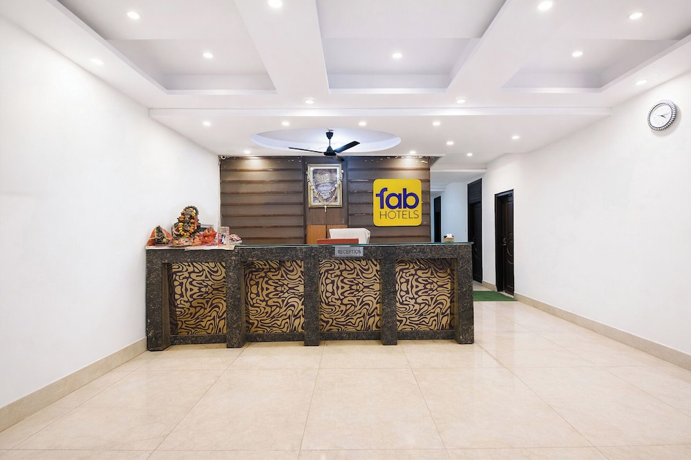 Fabhotel Aura Palace