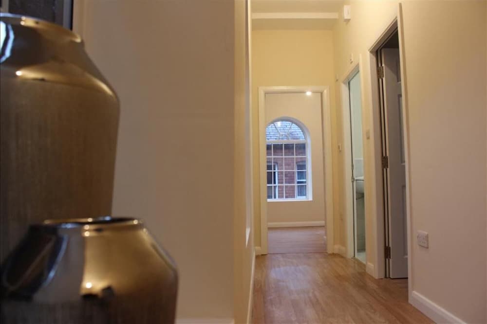 The Maelor - Berwyn House - Central Wrexham - Sleeps Up To 6 view 3