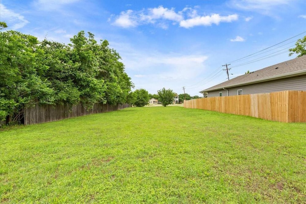 New Centrally Located Family Gathering Place view 3