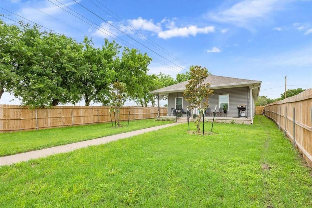 New Centrally Located Family Gathering Place view 2