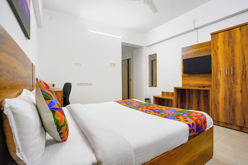 Fabhotel Wellax 24 Service Apartments