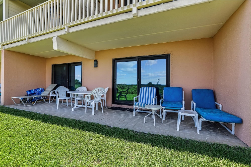 Oceanfront Luxury: 2BR Condo + Pool in St.aug
