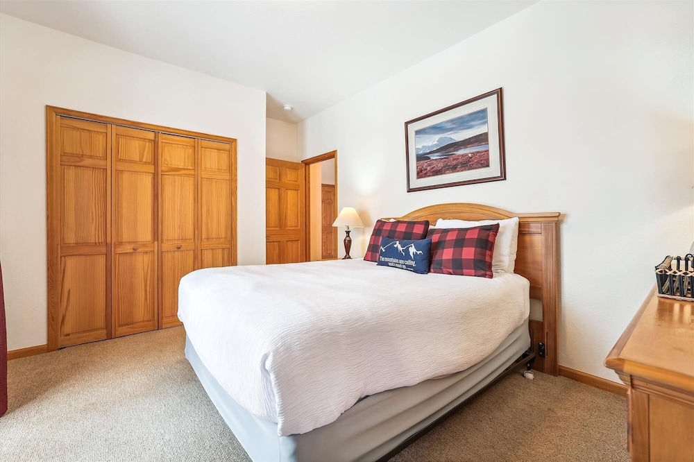 Timber Heights Lodge 3 Bedroom Home by RedAwning