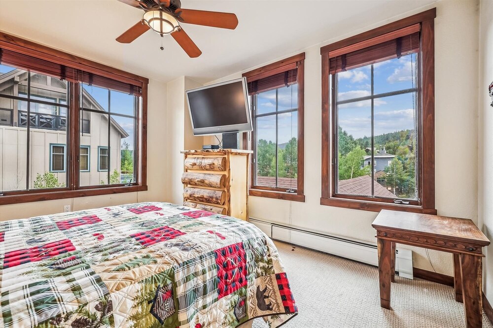Main Street Station 3305 3 Bedroom Condo