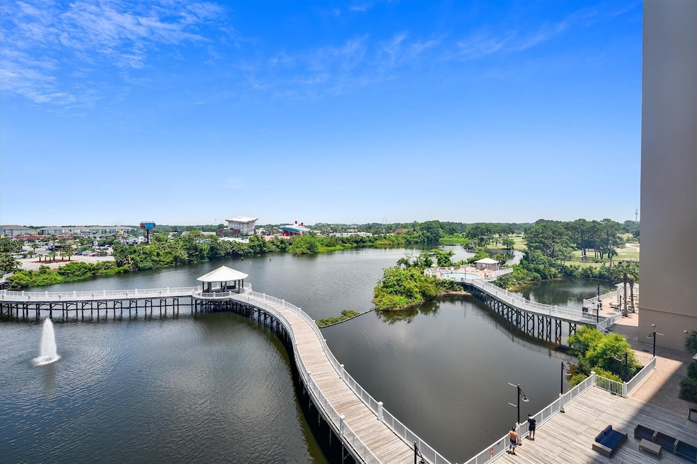 Laketown Wharf 412 - 3 Bedroom Bunks Condo by RedAwning view 2