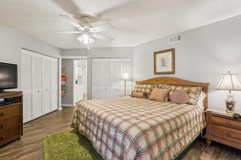 Hibiscus H104: Cozy Island Retreat With Comfort & Charm