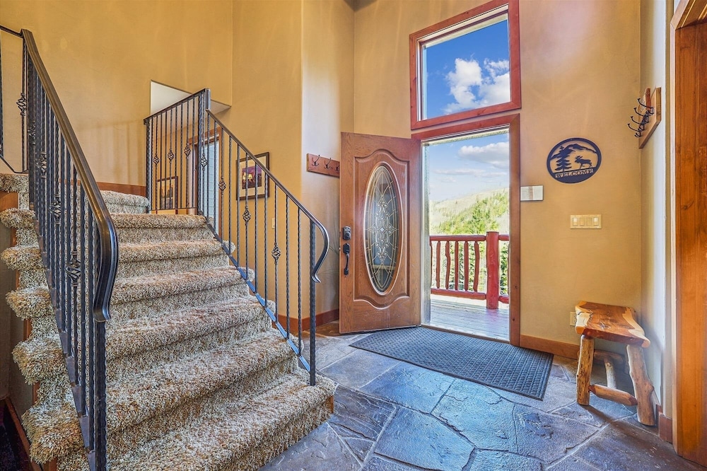 High Point Lodge 5 Bedroom Home by RedAwning