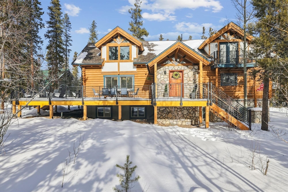 American Way Chalet 5 Bedroom Home