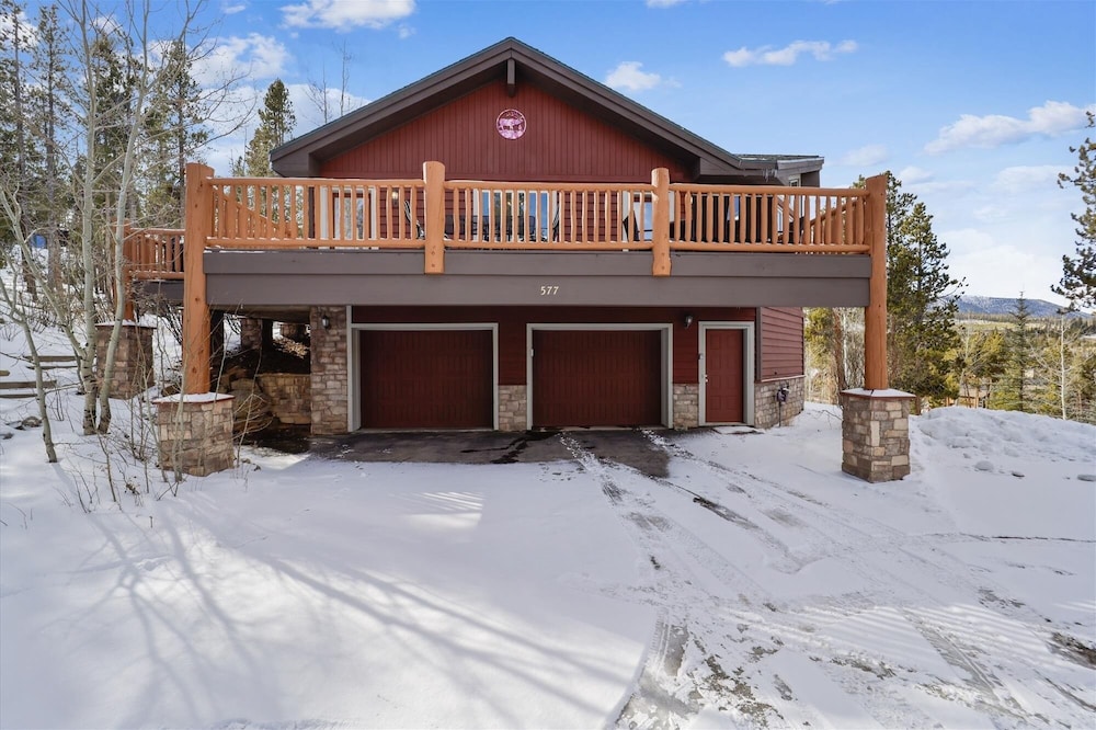 Highfield Trail 4 Bedroom Home by RedAwning view 4