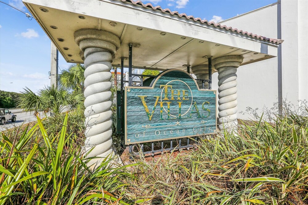 Beachside Bliss: 3BR Coastal Condo w/ Pools & Patio in St. Augustine