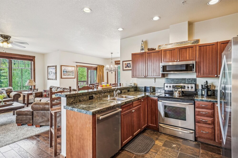 Main Street Station 3305 3 Bedroom Condo