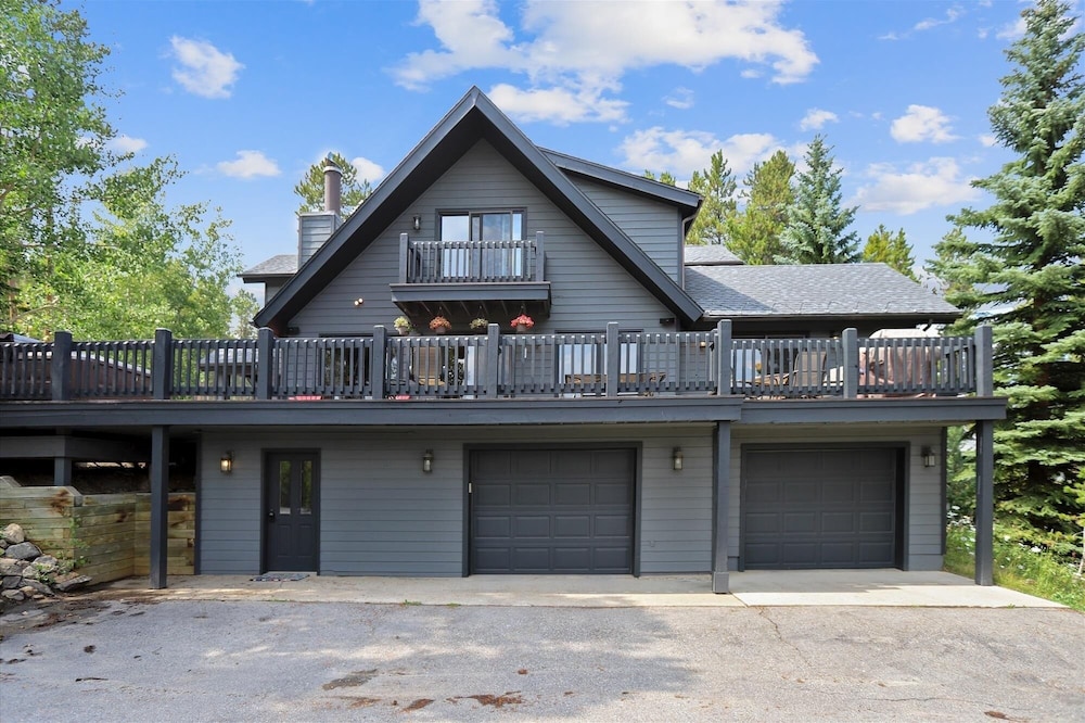The Duck House 5 Bedroom Home by RedAwning