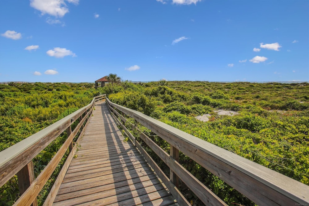 Beachside Bliss: 3BR Coastal Condo w/ Pools & Patio in St. Augustine