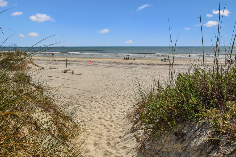 View Ocean & Racquet 8315
