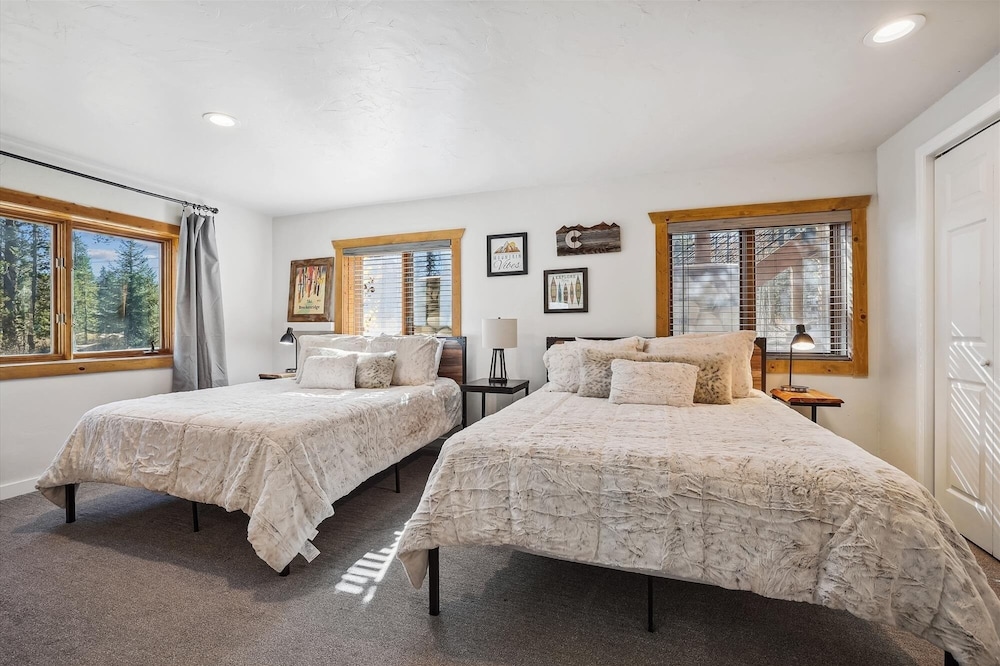 American Way Chalet 5 Bedroom Home