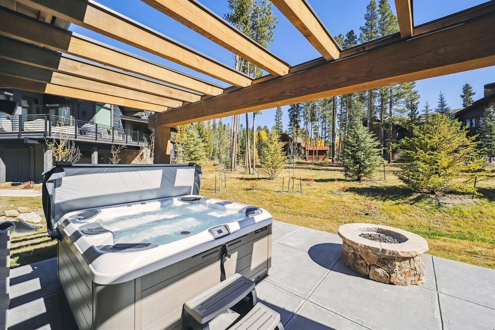 Outside The Bubble 4 Bedroom Home