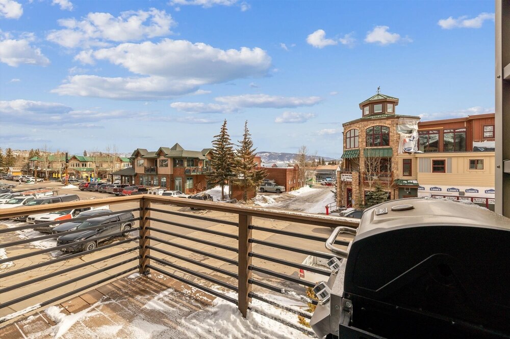 Decked Out Downtown 3 Bedroom Townhouse