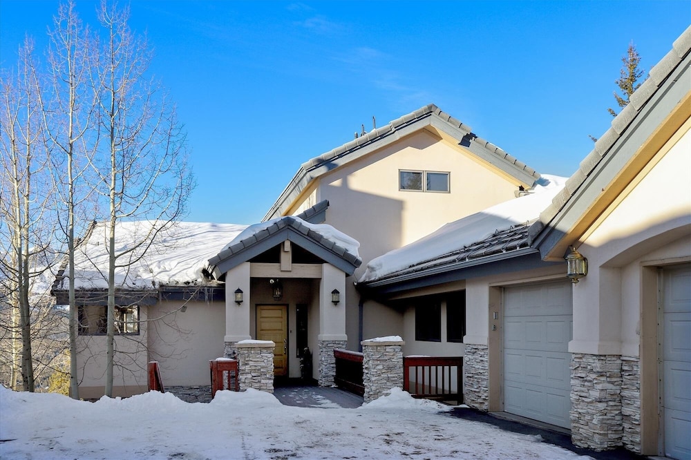 Charter Ridge 10 4 Bedroom Townhouse by RedAwning