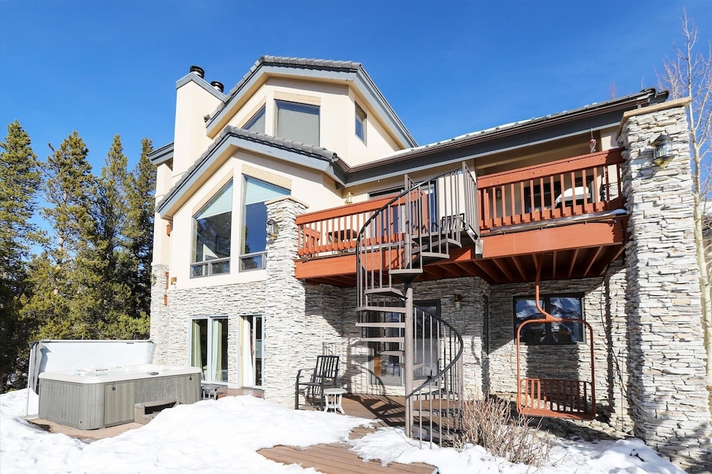 Charter Ridge 10 4 Bedroom Townhouse by RedAwning