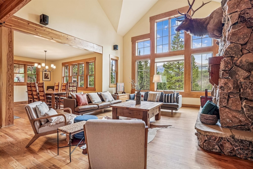 Little Bear Lodge 4 Bedroom Home