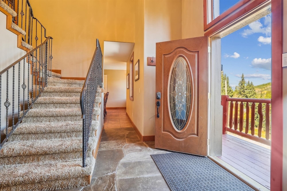 High Point Lodge 5 Bedroom Home by RedAwning