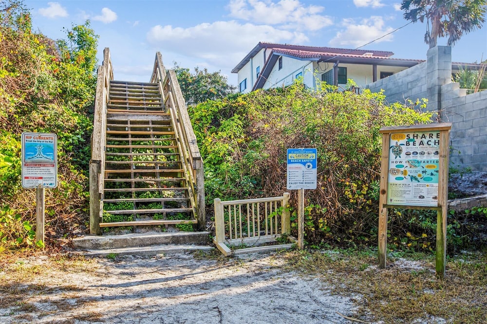 Beachside 2br/2ba Condo w/ Pool, Balcony & Boat Parking in St. Augustine
