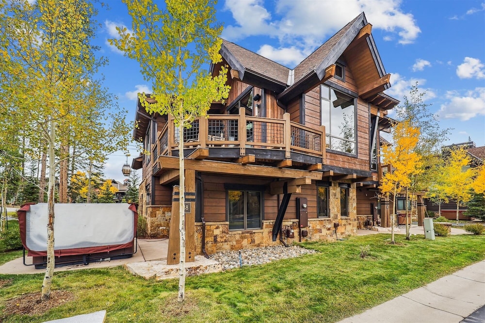 Highwoods At Shock Hill 4 Bedroom Townhouse by RedAwning