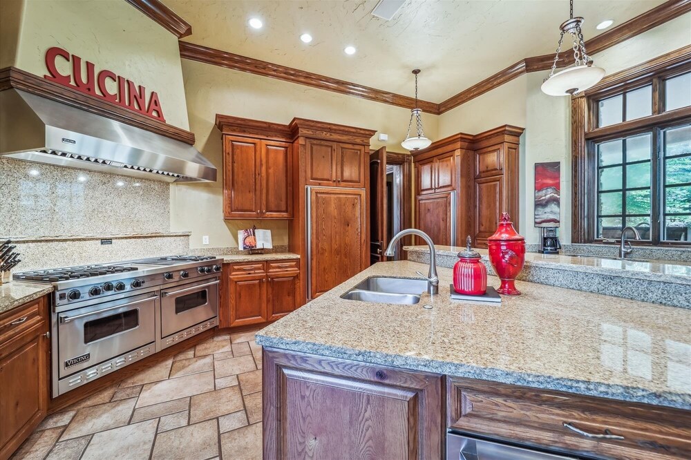 Gold King Retreat 6 Bedroom Home by RedAwning