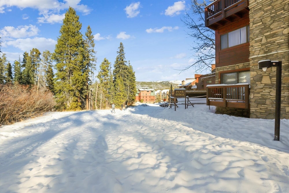 Pine Ridge 11e 2 Bedroom Condo