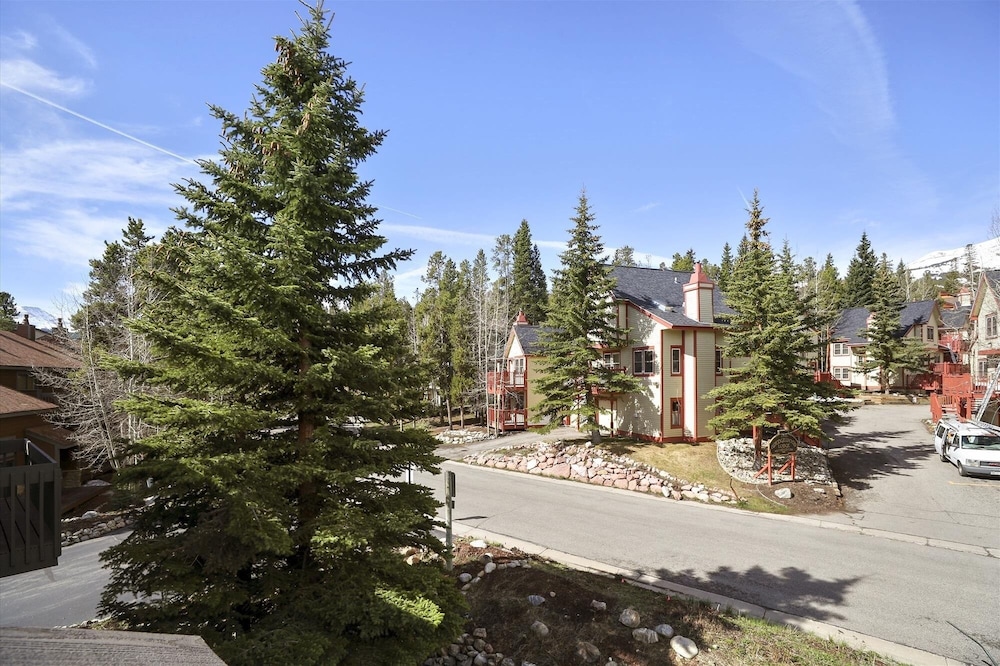 Winterpoint 20 2 Bedroom Townhouse by RedAwning