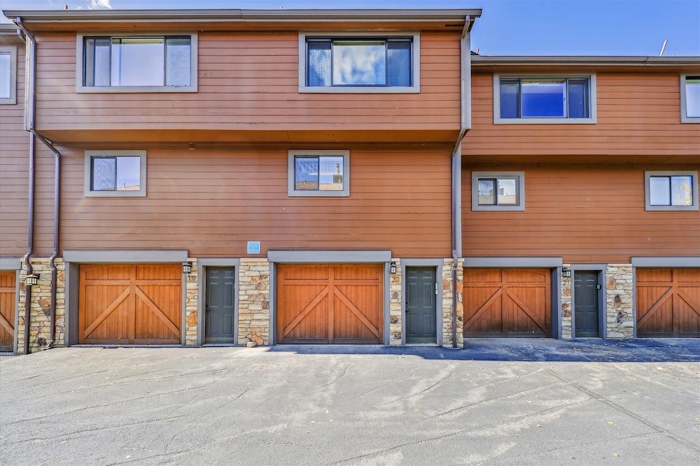 Winterpoint 20 2 Bedroom Townhouse by RedAwning