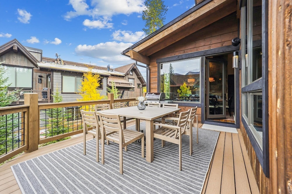 Highwoods At Shock Hill 4 Bedroom Townhouse by RedAwning