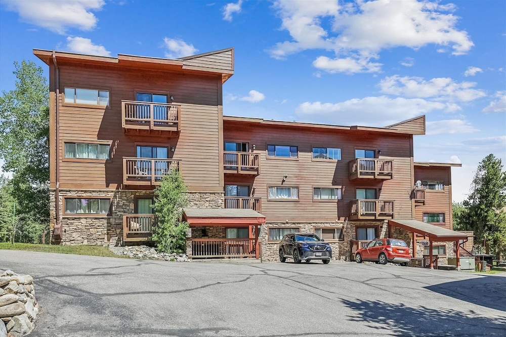 Pine Ridge 11e 2 Bedroom Condo
