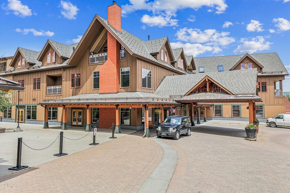 Main Street Station 3305 3 Bedroom Condo