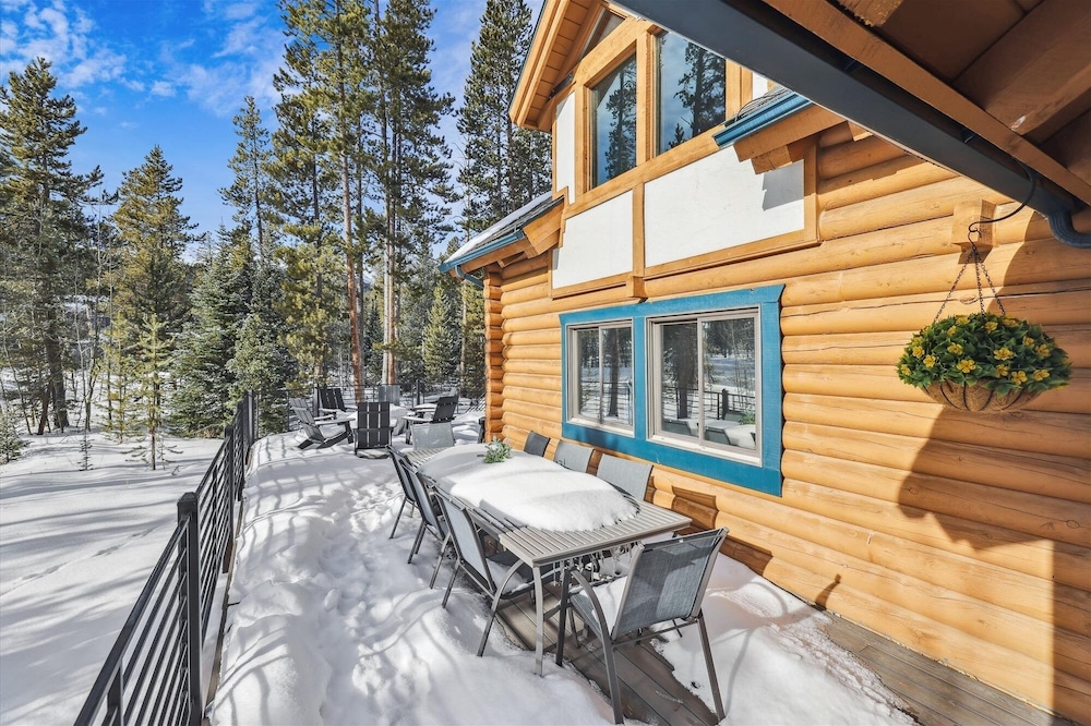 American Way Chalet 5 Bedroom Home