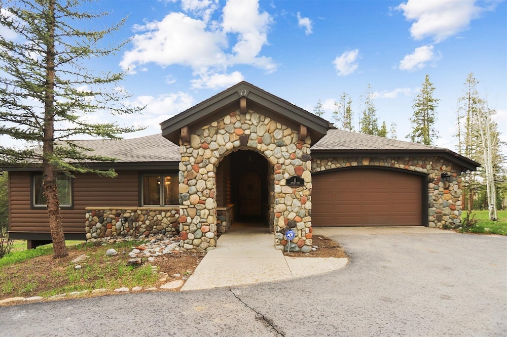 Evergreen Lodge