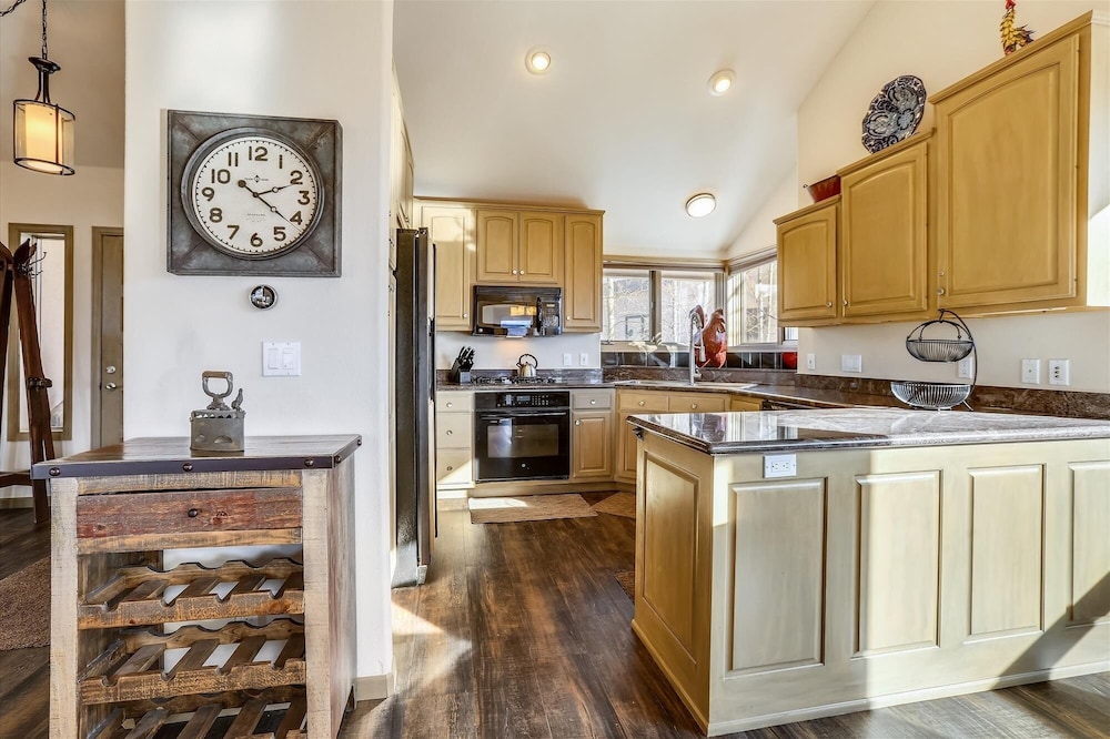 Charter Ridge 10 4 Bedroom Townhouse by RedAwning