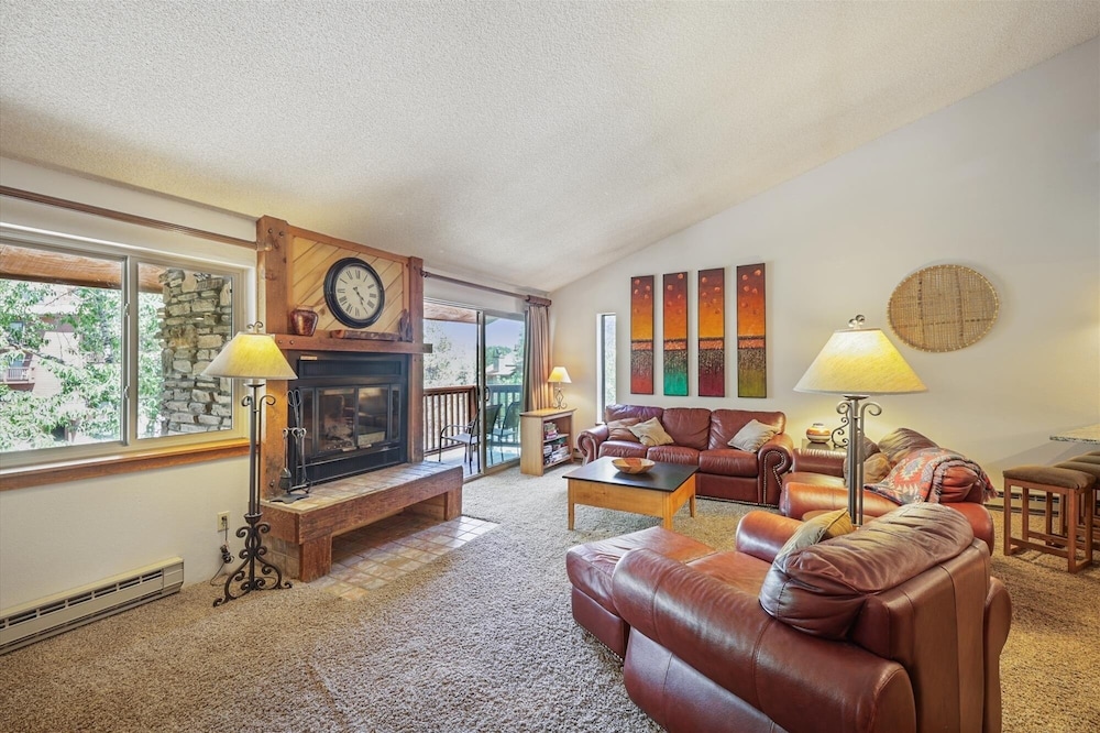 Pine Ridge 11e 2 Bedroom Condo