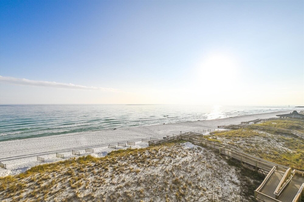 Inlet Reef 403 2 Bedroom Condo by RedAwning