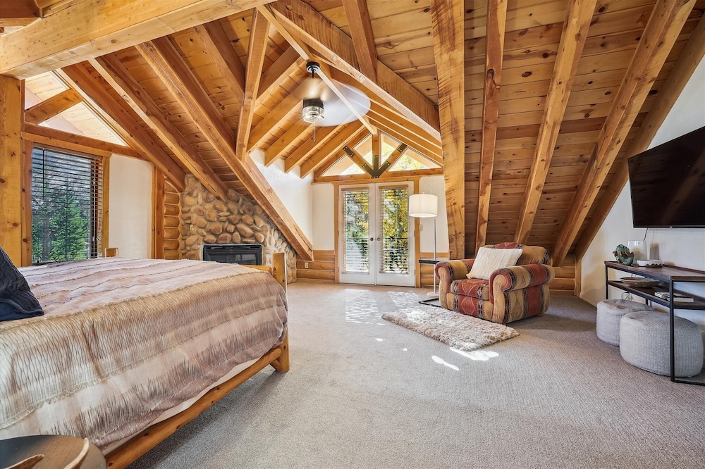 American Way Chalet 5 Bedroom Home