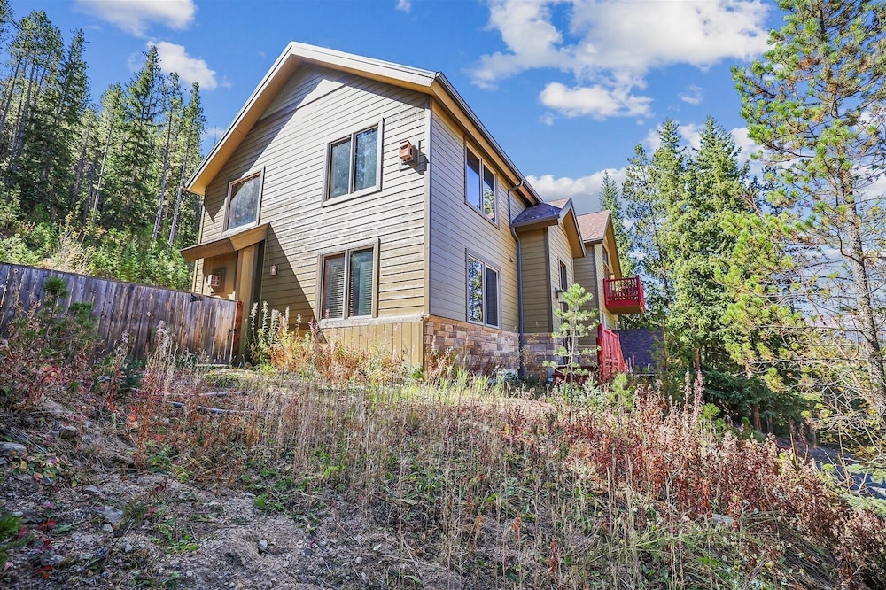 High Point Lodge 5 Bedroom Home by RedAwning