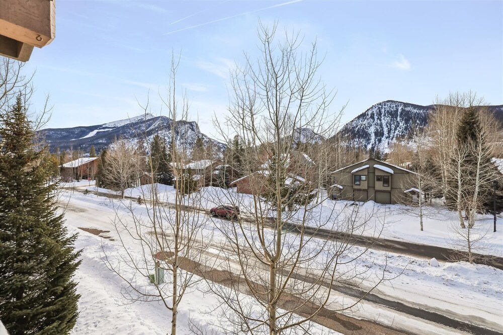 Moose Xing 2 Bedroom Townhouse by RedAwning view 3