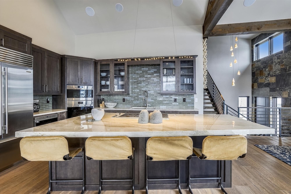 Falcon Haus 4 Bedroom Townhouse by RedAwning