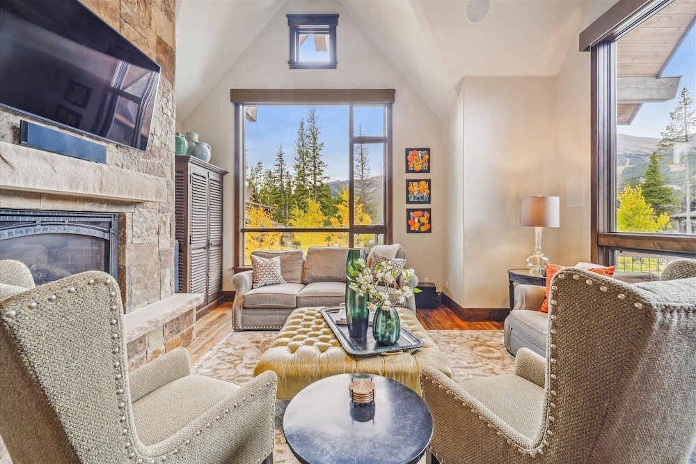 Highwoods At Shock Hill 4 Bedroom Townhouse by RedAwning