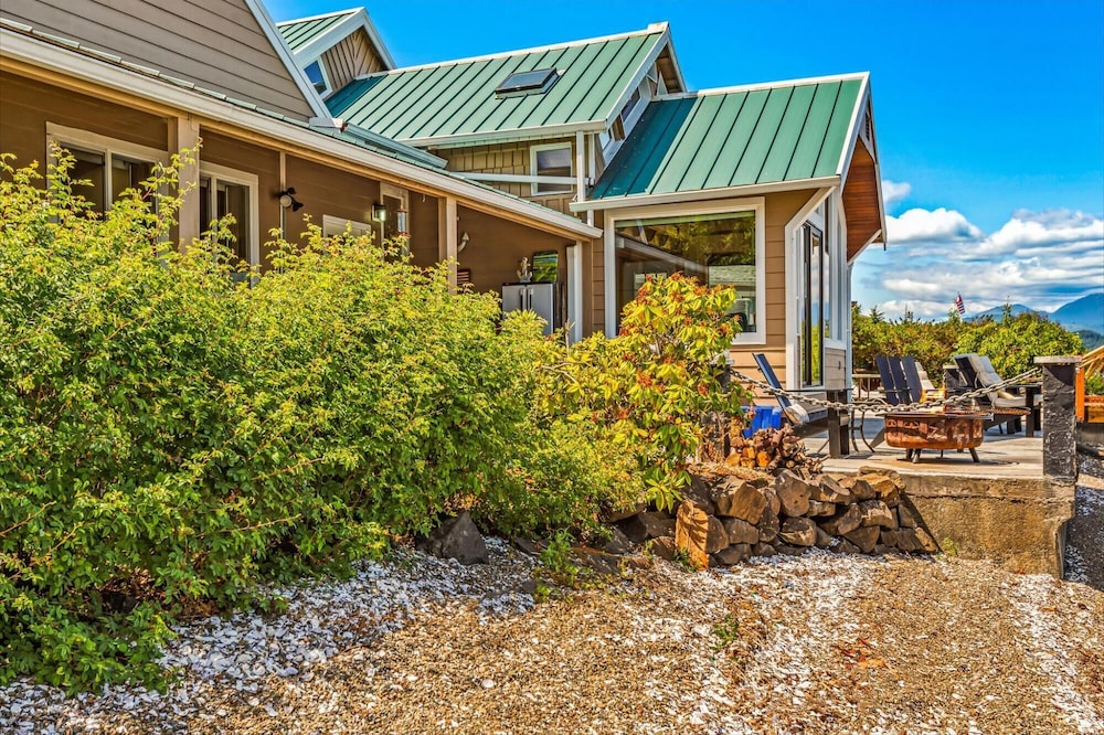 Utopia Cove in Union
