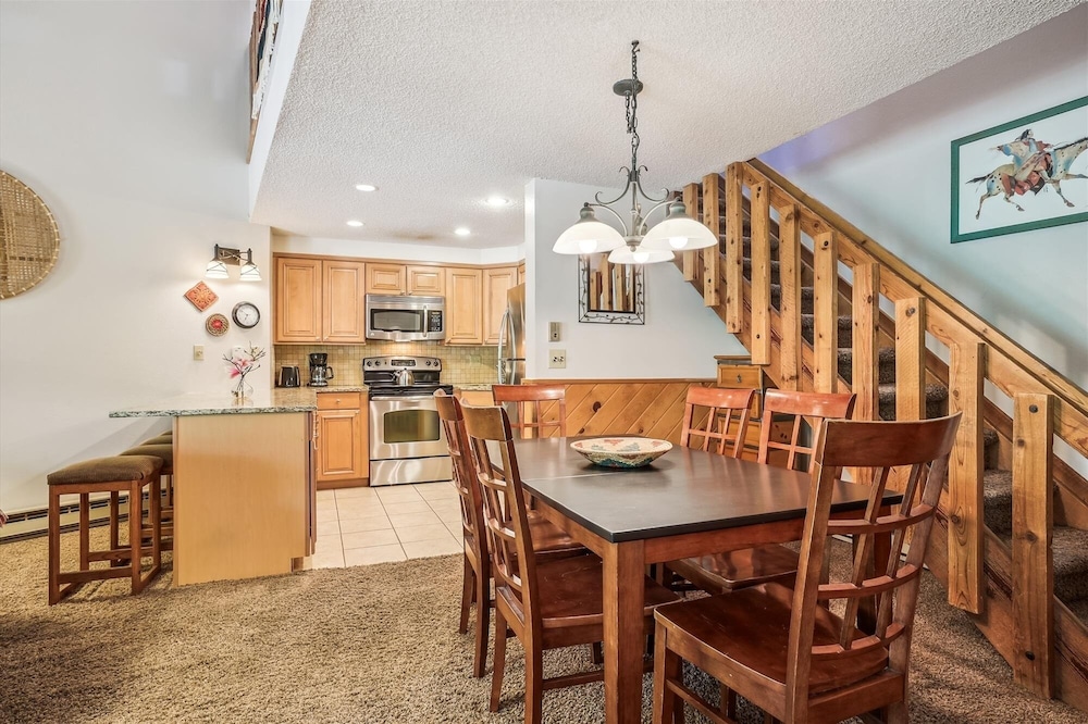 Pine Ridge 11e 2 Bedroom Condo