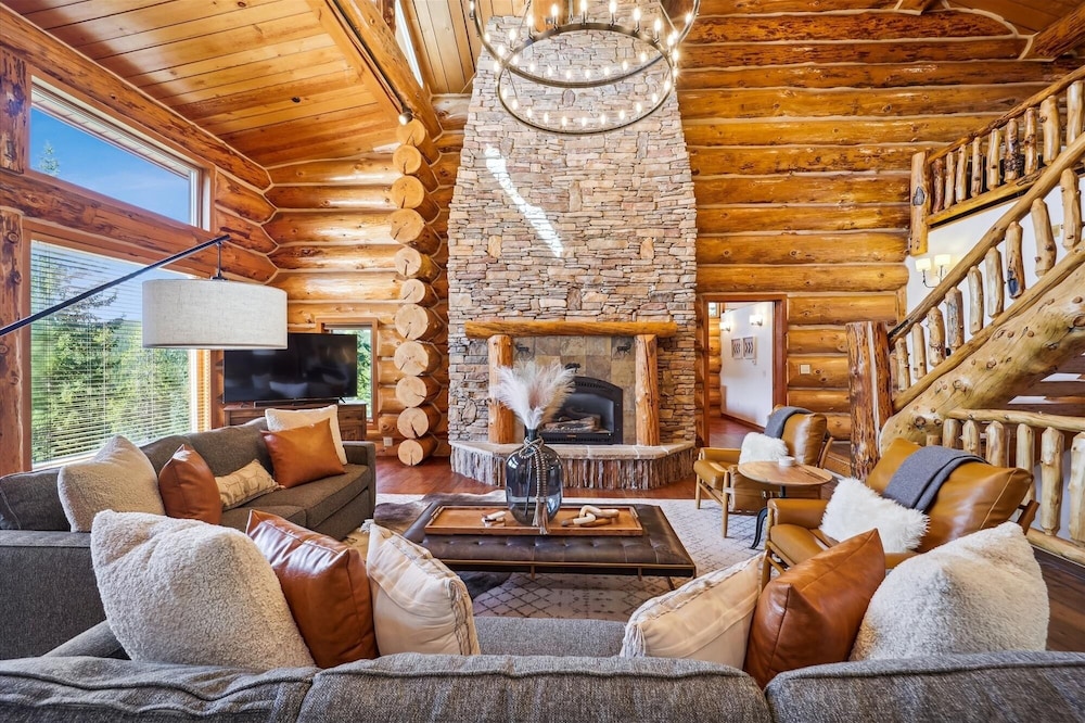 Modern Log Cabin 5 Bedroom Home by RedAwning