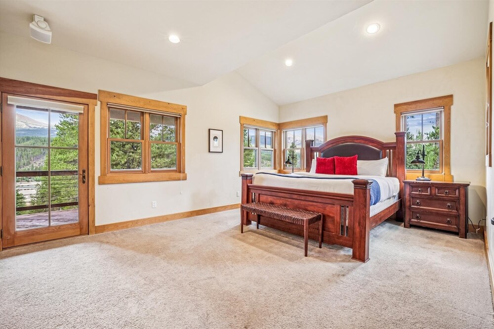 Little Bear Lodge 4 Bedroom Home