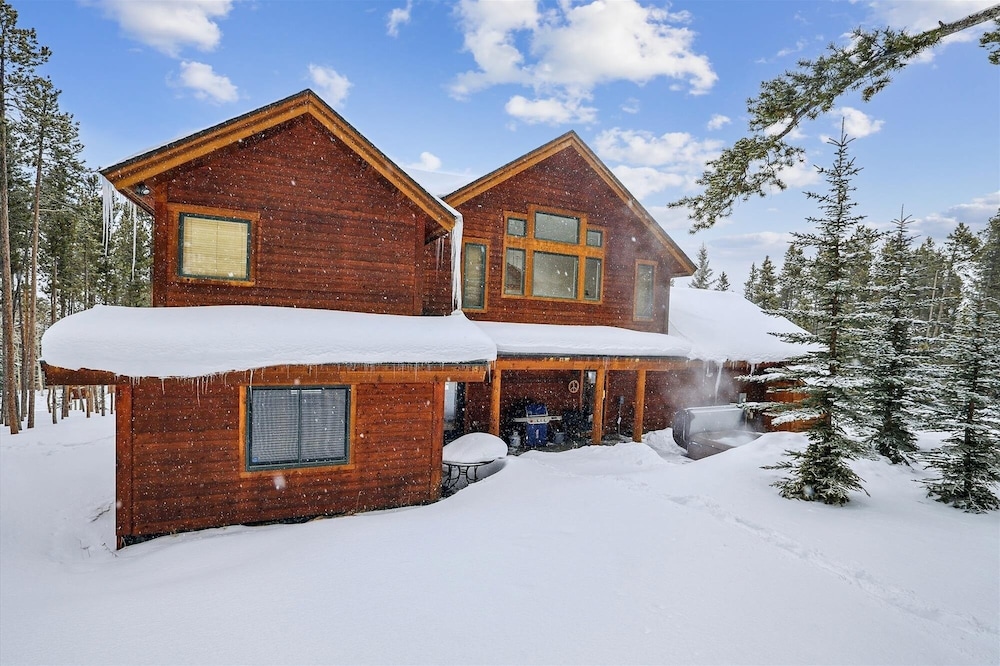 Timber Heights Lodge 3 Bedroom Home by RedAwning